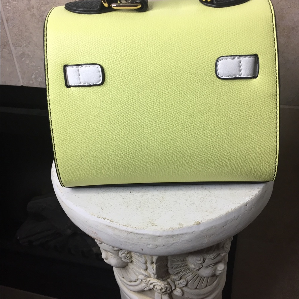 Pretty purse - Picture 2 of 6